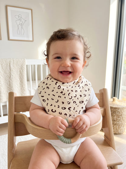 NOYAMIO® 3'lü Müslin Bandana Bebek Önlüğü Seti | Kalp, Leopar ve Pudra Pembe