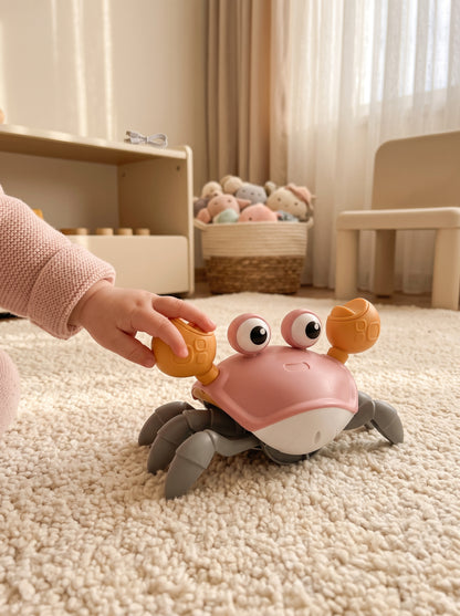 NOYAMIO® Akıllı Sensörlü ve Şarj Edilebilir Eğlenceli Emekleme Yengeç Oyuncak 🦀✨ - Pembe